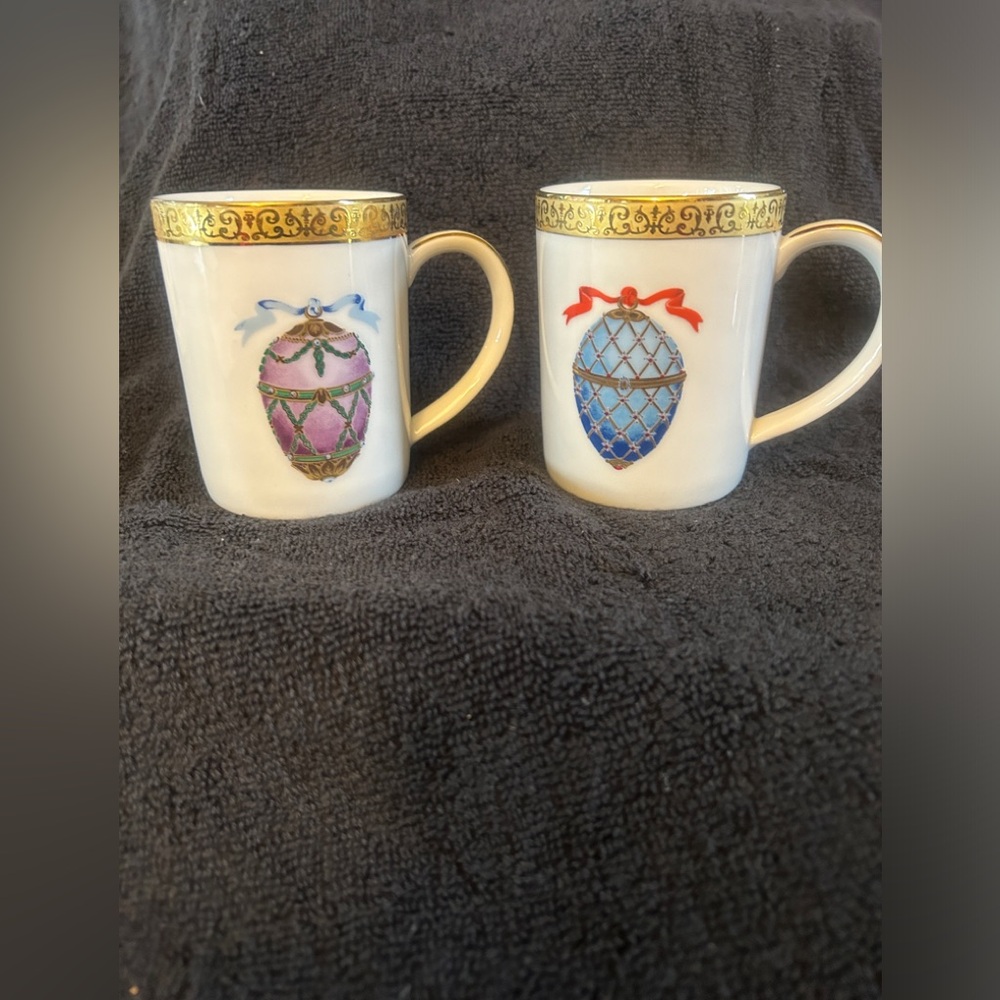 A set of two Royal Gallery 1991Buffet egg mugs